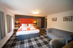 Cama ou camas em um quarto em The Kirkfield Hotel