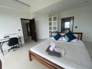 En eller flere senger på et rom på villa Siam View Samui