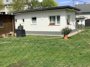 Vrt u objektu Holiday Home Bungalow Leopoldau by Interhome