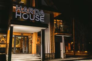 Harda House Friends & Spa का गेट या प्रवेश द्वार