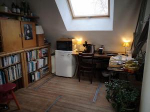 Afbeelding uit fotogalerij van Artistic loft apartment with big sun terrace in Gent