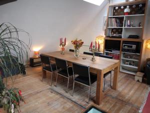 Afbeelding uit fotogalerij van Artistic loft apartment with big sun terrace in Gent