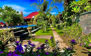 Sodas prie apgyvendinimo įstaigos Lembongan Tropical Guesthouse