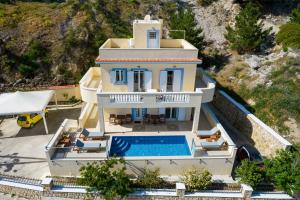 Poolen vid eller i närheten av Karpathos View Villa