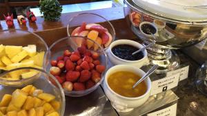 - un buffet de fruits et de desserts dans l'établissement Hotel Sankyo Fukushima, à Fukushima