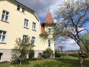 Garður fyrir utan Gast-& Logierhaus Am Rheinsberger See