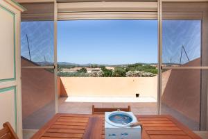 A balcony or terrace at Porto Coda Cavallo Beach House a 300 mt dal mare, con terrazza panoramica