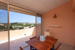 A balcony or terrace at Porto Coda Cavallo Beach House a 300 mt dal mare, con terrazza panoramica