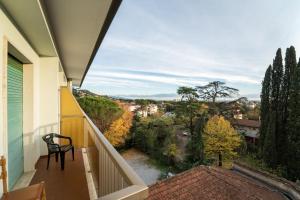 balcone con vista sul fiume di HOTEL CONCORDIA a Montecatini Terme