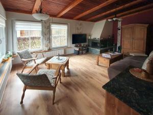 a living room with a couch and a table at Ferienhaus Püttbergeweg, Berlin in Berlin