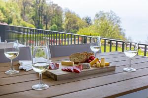 Les Terrasses de Lavaux 1 - Appartement de luxe avec vue panoramique et piscine italokat is kínál