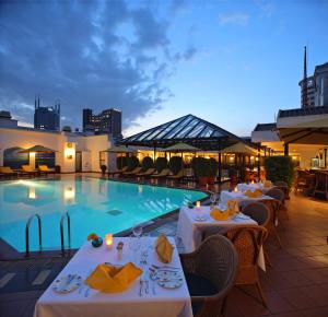 Piscina a Sarova Stanley o a prop