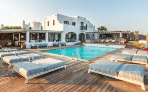 Tharroe of Mykonos Boutique Hotel में या उसके करीब स्विमिंग पूल