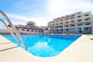 Swimming pool sa o malapit sa Bellavista Jardim By BeGuest