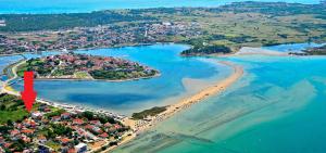 an aerial view of a beach with a red arrow at Apartments Anda Nin in Nin