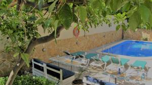 The swimming pool at or close to Hostal Bonany