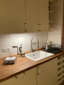 Una cocina o cocineta en Ferienwohnung Fröhlich