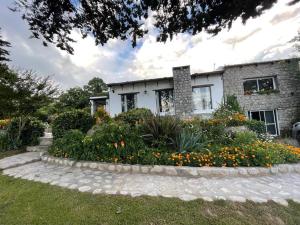 Garden sa labas ng Casa divina temporaria en Tafí Del Valle ,pleno centro