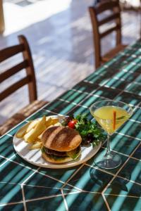 Makanan di atau berdekatan hotel