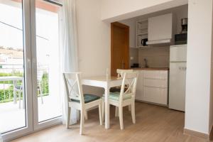 A cozinha ou cozinha compacta de Charming apartments Duce