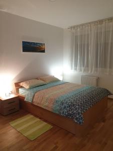 Una cama o camas en una habitación de Apartman N&N