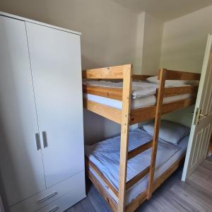 Una cama o camas en una habitación de Altstadt Hostel Bremen