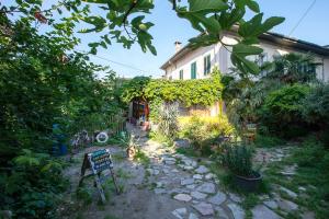 Un jardín fuera de Mi Casa es Tu Casa - Shkodra Backpackers Hostel