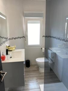 NUEVO!!! PISO CENTRICO EN SUANCES -Sol Luxury- tesisinde bir banyo