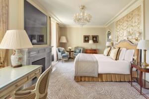 Cama ou camas em um quarto em Beau-Rivage Genève