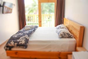 A bed or beds in a room at Hotel Boutique La Angostura