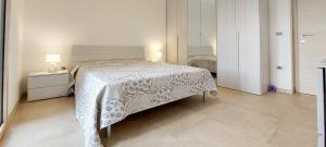 A bed or beds in a room at Appartamento Brigida Bilocale 2 posti vicino al centro