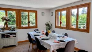 Bilde i galleriet til Chalet Falcon With Hot Tub - in a great location! i Chamonix-Mont-Blanc