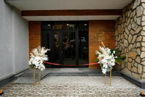 Facade o entrance ng Hill Hotel