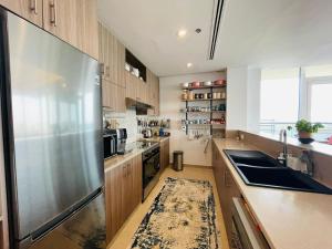 ครัวหรือมุมครัวของ LUXURY 2 Bedroom Apartment in GATEWAY Residence