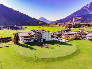 O vedere generală la munți sau o vedere la munte luată de la acest hotel