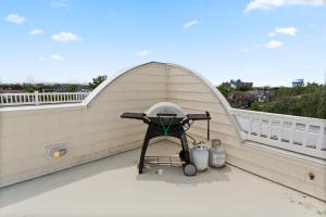 Balcony o terrace sa ❤️ The Top End Townhomes with Stunning Views On One-Of-A-Kind Rooftop Deck! WOW!