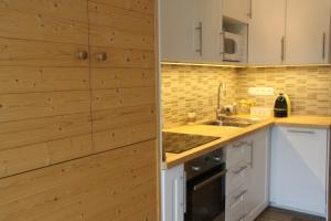 Una cocina o cocineta en Cozy apartment in Bedřichov - Špindlerův Mlýn