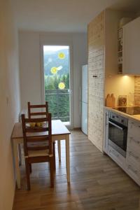 Una cocina o cocineta en Cozy apartment in Bedřichov - Špindlerův Mlýn