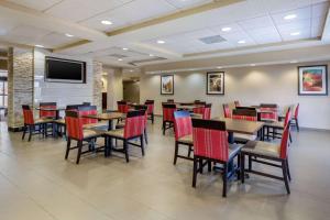 Televisor o centre d'entreteniment de Comfort Inn & Suites SW Houston Sugarland