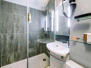 Баня в ibis Avignon Centre Gare