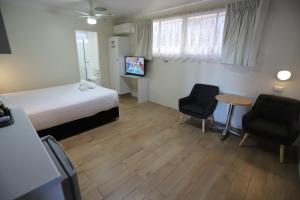 Reign Inn Newcastle में एक कमरे में एक या कई बेड