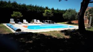 La pileta dentro o cerca de Gîte 3 étoiles 300m plage piscine privée grand jardin