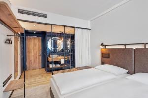 Кровать или кровати в номере H2 Hotel Düsseldorf City