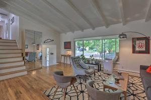 Area tempat duduk di Vibrant Wheat Ridge Gem - 12 Mi to Dtwn Denver!