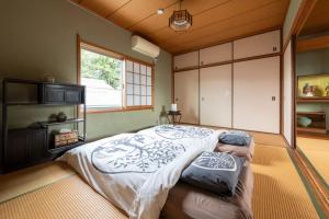 A bed or beds in a room at Niwamori_org