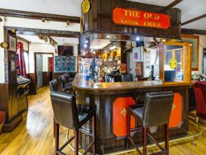 Old Oak Tree Inn में लाउंज या बार एरिया