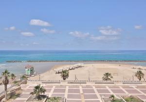 Uma vista do mar tirada do apartamento