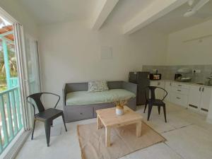 a living room with a couch and chairs and a table at Beseco Bed and Breakfast in Benaulim