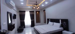 Tempat tidur dalam kamar di Travelodge Guesthouse