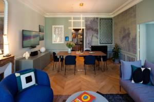 a living room with a table and chairs at Joro Living in Paris